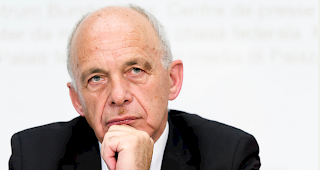 Die B&ouml;rsen&auml;quivalenz. Es gehe &laquo;um das &Uuml;berleben der B&ouml;rse&raquo;, sagte Finanzminister Ueli Maurer an einer &uuml;berraschenden Medienkonferenz in Bern.