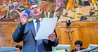 Lob von fast allen Seiten. Abgesehen von der Linksallianz wurde Finanzminister Roberto Schmidt von den Fraktionen f&uuml;r die gute Staatsrechnung gelobt. 