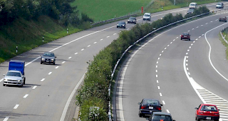 Auf der A3 bei W&auml;denswil ist es am Mittwochmorgen zu einem Unfall gekommen. (Symbolbild)