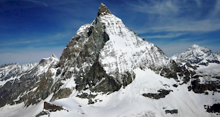 Beim Aufstieg aufs Matterhorn hat ein Bergf&uuml;hrer am Samstagmorgen einen leblosen Alpinisten entdeckt. 