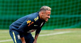 Neymar musste das Training am heutigen Dienstag wegen Schmerzen vorzeitig abbrechen.