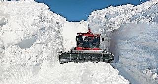 Viel Arbeit. Die Strecke wurde mit Pistenfahrzeugen ausgestossen...