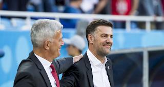 Serbien-Trainer Krstajic Mladen (links) mit Vladimir Petkovic beim Spiel Serbien - Schweiz. 