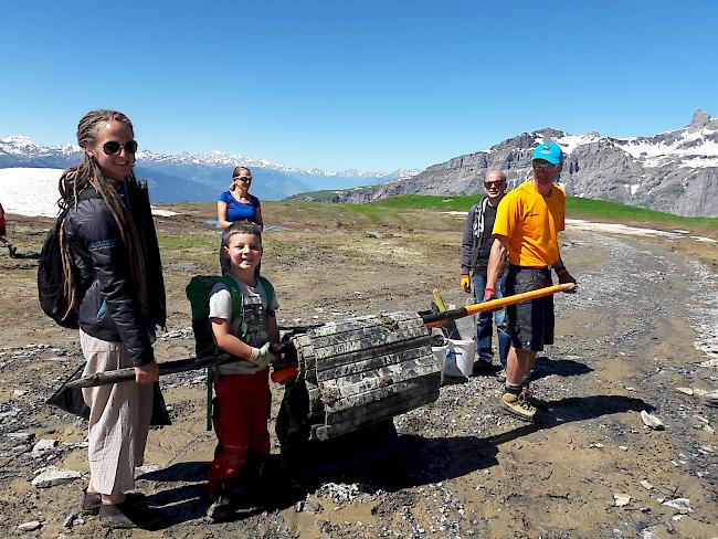 Engagement für die Natur. Über 30 Kinder der Jugendorganisation Region Torrent sowie 25 Erwachsene haben anlässlich des Clean up Days und unter der Leitung des Naturparks Pfyn-Finges das Skigebiet Torrent von Abfall befreit.