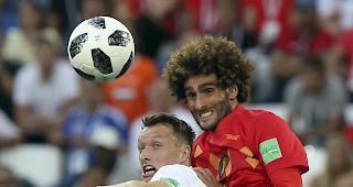 Ashley Young (vorne) gegen Belgiens Marouane Fellaini.