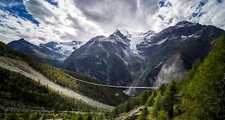 Die Charles Kuonen Br&uuml;cke ist die l&auml;ngste Fussg&auml;nger-H&auml;ngebr&uuml;cke der Welt.