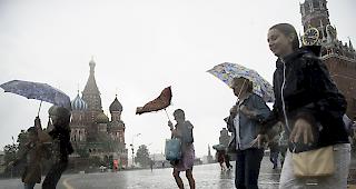 Legende. Gem&auml;ss einer staatlichen Umfrage will fast jeder dritte Russe zwischen 18 und 24 Jahren eine Existenz im Ausland aufbauen. Foto