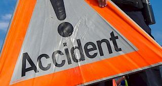 Selbstunfall. Am Montagnachmittag kam auf der Kantonsstrasse zwischen Visp und Raron ein Lenker eines Personenwagens von der Fahrbahn ab und kam im angrenzenden Strassengraben zum Stillstand.