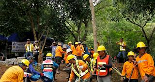 Es wird eine nervenaufreibende Geduldsprobe: Die Rettung der nach neun Tagen lebend in einer &uuml;berfluteten H&ouml;hle in Thailand gefundenen Jungen einer Fussballmannschaft zieht sich m&ouml;glicherweise &uuml;ber mehrere Monate hin.