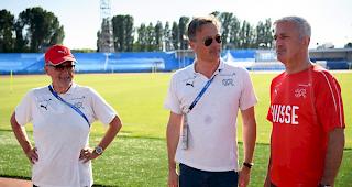 Integration. Die von SFV-Generalsekret&auml;r (mitte) get&auml;tigte Aussage zum Doppelb&uuml;rger-Status warf hohe Wellen. Nun hat sich die Verbandspitze daf&uuml;r entschuldigt.