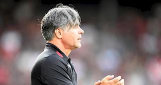 Schwacher Start. Der FC Sitten mit Trainer Maurizio Jacobacci verliert am Sonntag das erste Spiel der neuen Saison im Stade de Tourbillon mit 1:2 gegen den FC Lugano.