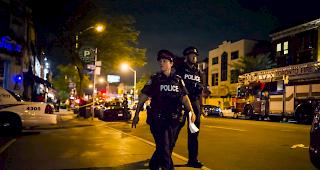 Die Polizei sichert den Tatort.