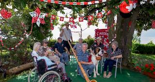 Bernardiner Magnum zu Besuch im Altersheim Casa San Giorgio in Brissago