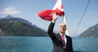 Bundespr&auml;sident Alain Berset f&auml;hrt mit dem Schiff von Brunnen zur 1. August-Feier auf dem R&uuml;tli.