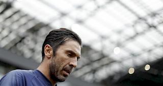 Erster Titel. Gianluigi Buffon, neuer Torh&uuml;ter im Diensten von PSG, konnte am Samstag mit dem 4:0-Sieg gegen Monaco im Supercup den ersten Titel bei seinem neuem Klub feiern.
