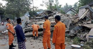 Naturgewalt. Vor einer Woche starben 16 Menschen bei einem&nbsp;Erdbeben&nbsp;auf&nbsp;Lombok, nun hat die Erde auf der indonesischen Ferieninsel wieder gebebt.
