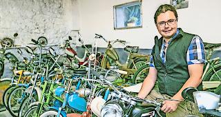 Power und Motorenl&auml;rm. Die R&ouml;sser im Stall von Roman Bregy sind motorisiert.