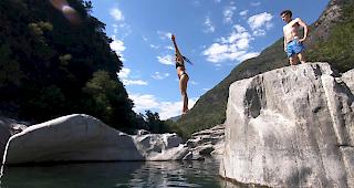Abk&uuml;hlung. Tor zum Arbeitsplatz unter Wasser.