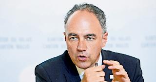 Nichts &uuml;berst&uuml;rzen. In einzelnen F&auml;chern verz&ouml;gere sich die Einf&uuml;hrung des Lehrplans 21, sagt Staatsrat Christophe Darbellay im Interview mit dem WB.