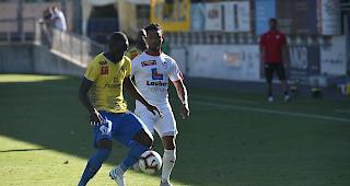 Acosta kommt nicht an seinem Vevey-Gegenspieler vorbei, der FC Naters Oberwallis blieb auch offensiv bescheiden.