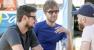 Jason Boland (von links) und Mark Prendergast von Kodaline im Gespr&auml;ch.