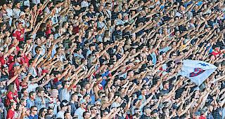 Erwischt. Am Cupfinal 2015 hat er das Diebesgut an ein Mitglied einer Fan-Gruppierung weitergegeben (Symbolbild).