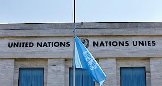 Bis Dienstagabend soll auch die Uno-Fahne am Hauptquartier auf Halbmast wehen.