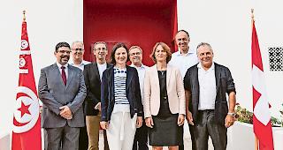 Gruppenfoto. Die Walliser Regierung vor der Schweizer Botschaft in Tunis.Foto zvg