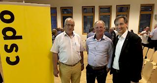 Die Referenten der CSPO-Parteiversammlung mit Parteipr&auml;sident Alex Schwestermann (links). Beat Imhof, Pr&auml;sident der Bauernvereinigung Oberwallis (Mitte) und Thomas Egger, Nationalrat CSPO.