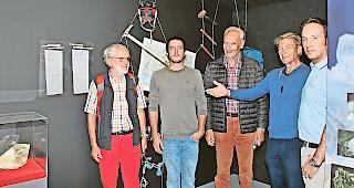 Was lange w&auml;hrt. Gemeinderat Yves Zurwerra, Initiant Reinhard Eyer, Beirat Kurt Loretan, Vereinspr&auml;sident Sascha Kreuzer und Paul Arnold von innovage (von rechts) freuen sich auf die bevorstehende Er&ouml;ffnung des Strahlermuseums.