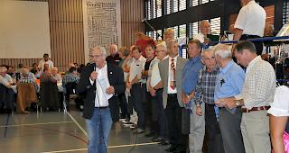 Anton Zimmermann, Pr&auml;sident der Veteranenvereinigung Oberwalliser Musikverband, f&uuml;hrte durch die Veteranenehrung.