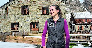 Seit letztem Herbst bewartet Carla Arnold mit ihrem Mann die Weissmiesh&uuml;tte oberhalb von Saas-Grund.