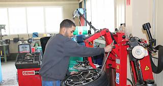 Konzentriert bei der Sache: Christian Archival bei der Arbeit in der Garage.