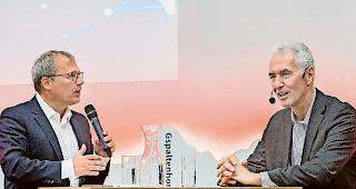 Im Gespr&auml;ch. Moderator Roger Brunner (links) und Lonza-CEO Richard Ridinger.