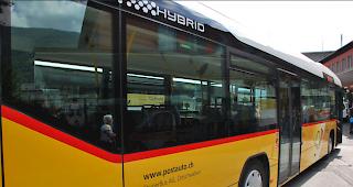 Wegen der Corona-Pandemie wird der gesamte &Ouml;ffentliche Verkehr der Schweiz an Ostern keine Verst&auml;rkungen - etwa Extraz&uuml;ge oder l&auml;ngere Z&uuml;ge - anbieten. Auf unn&ouml;tige Fahrten auf Schiene oder Strasse soll die Bev&ouml;lkerung verzichten.
