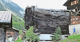 Verfall. Dieser Stadel im Orte &laquo;Zer Brigge&raquo; soll demn&auml;chst verschwinden.Foto wb