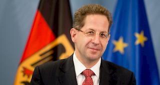 Der tagelange Koalitionsstreit um den deutschen Verfassungsschutzpr&auml;sidenten Hans-Georg Maassen ist entschieden: Der Beh&ouml;rdenchef muss seinen Posten r&auml;umen.
