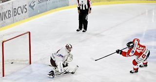 Dan Kissel verwertet fr&uuml;h einen Penalty zum 1:0, der EHC Visp startete gegen das oberklassige Genf/Servette stark ins Cupspiel.
