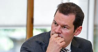 Pierre Maudet bleibt weiterhin im Vorstand, leitet aber keine Sitzungen und unterschreibt keine Dokumente mehr.