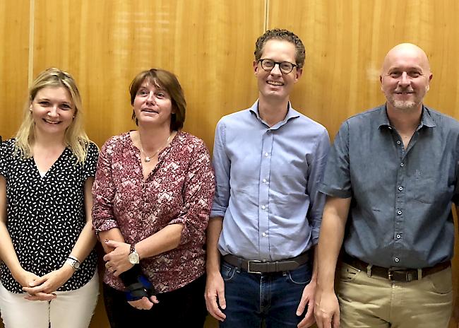 Von links: Romaine Schnyder (Direktorin ZET), Tamara Tenud (Leiterin Schulgesundheit), Simon Fluri (Co-Präsident Walliser Pädiater), Jean-Bernard Moix (Direktor Promotion Santé Valais).