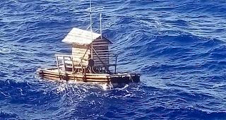 Die als "Rompong" bekannten flossartigen Boote werden in Indonesien traditionell zum Fischfang eingesetzt.