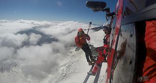 Die Rettungscrew der Air Zermatt r&uuml;ckte am Wochenende unter anderem zu einer Vermisstensuche aus.