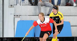 Die Damen des UHC Visper Lions starten mit einem klaren Sieg in die neue Saison.