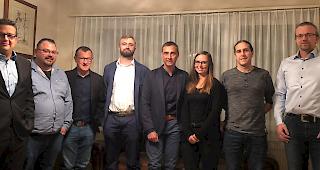 Verfassungsrat. Die SVPO stellt im Wahlkreis Brig neun Kandidaten: Damian In-Albon, Mirco Pratelli, Urs Schweizer, Roman Eyer, Remo Schnyder, Laila Marti, Sandro Fux und Andr&eacute; Imstepf. Es fehlt: Ralph Kummer (v.l.)