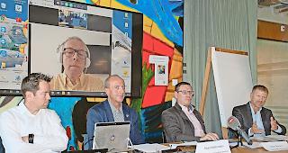 So gehts weiter. Markus Schr&ouml;cksnadel erl&auml;utert an der Seite von Simon Bumann, Roger Kalbermatten und Urs Zurbriggen (von rechts) seine Pl&auml;ne. Im Hintergrund mittels Video zugeschaltet Edmond Offermann.Foto wb