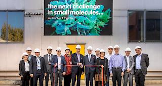 Neue Produktionslinie. Clovis Oncology und Lonza er&ouml;ffneten am Donnerstag in Visp eine neue Produktionsanlage f&uuml;r Rubraca. Das Medikament wird zur Behandlung verschiedener Formen des Eierstockkrebs eingesetzt.