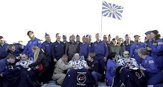 Zur&uuml;ck. Sechs Monate verbrachten die drei ISS-Astronauten im Weltall. Am Donnerstag sind sie in Kasachstan sicher gelandet.