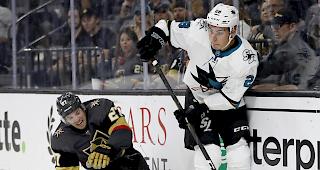 Guter Start. Dem Schweizer NHL-Spieler Timo Meier gelang gleich im ersten Spiel der neuen Saison ein Treffer f&uuml;r seine San Jose Sharks. (Archivbild).