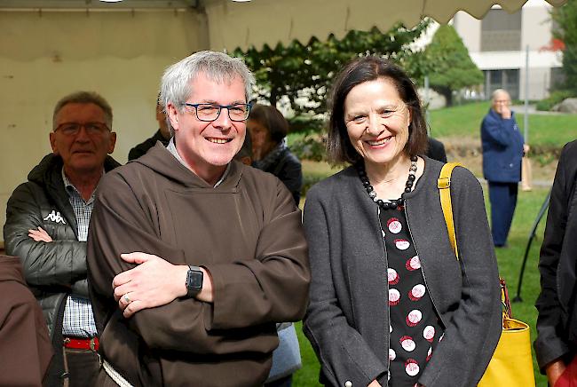 Bruder Damian Keller und Staatsrätin Esther Waeber-Kalbermatten