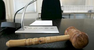 Ein Holocaust-Leugner ist vom Gericht in Siders am Montag zu einer Geldstrafe von 140 Tagess&auml;tzen bedingt verurteilt worden (Symbolbild). 